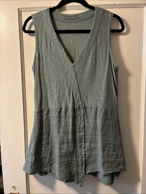 cut loose Sage Green Sleeveless V-Neck Tunic